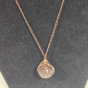 Elegant Rose Gold Pendant Necklace